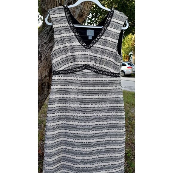 Rabbit Rabbit Rabbit Designs V-Neck Ruffle Dress Size 10 - Picture 6 of 10